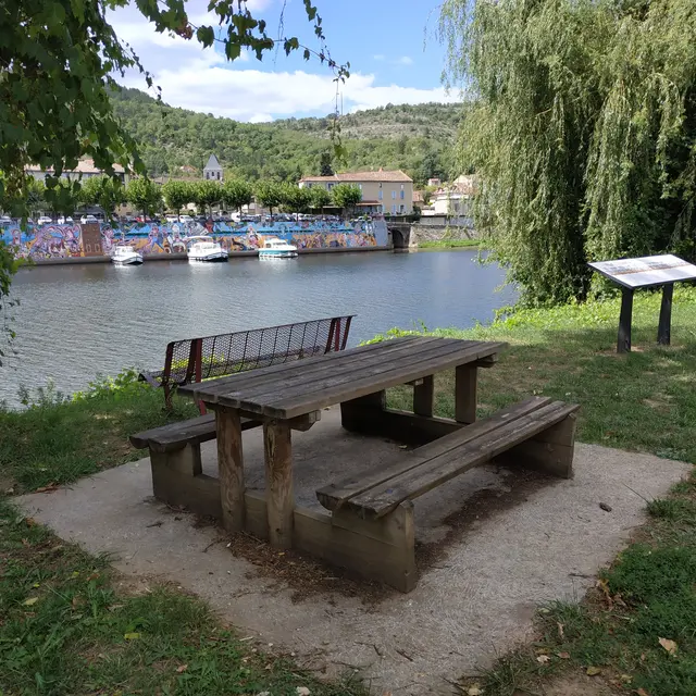 Table de pique-nique du Mur 2 Douelle