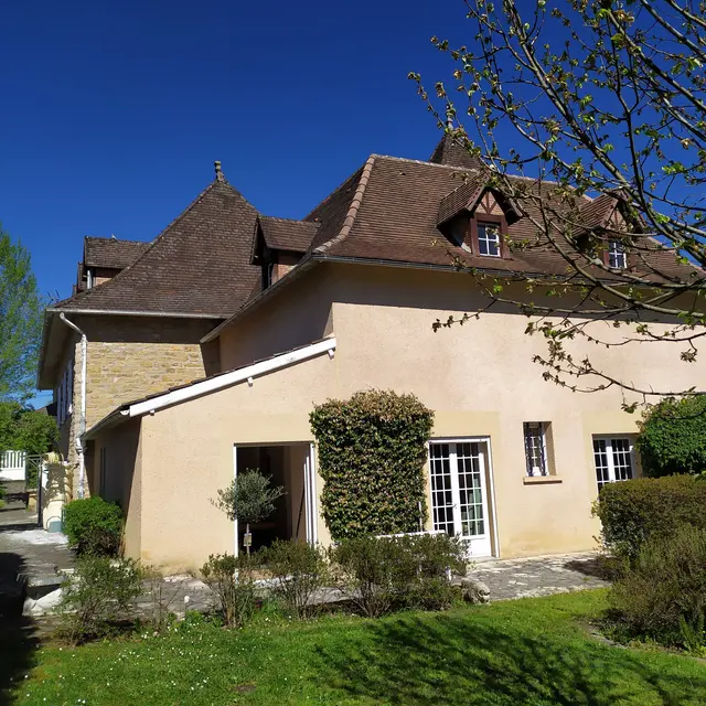 Arrière maison avec entrée du gîte