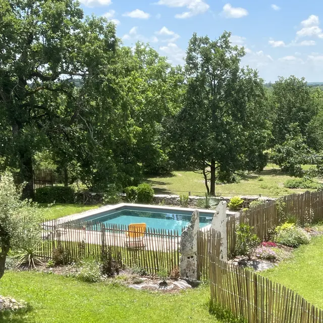 Piscine chauffée clôturée