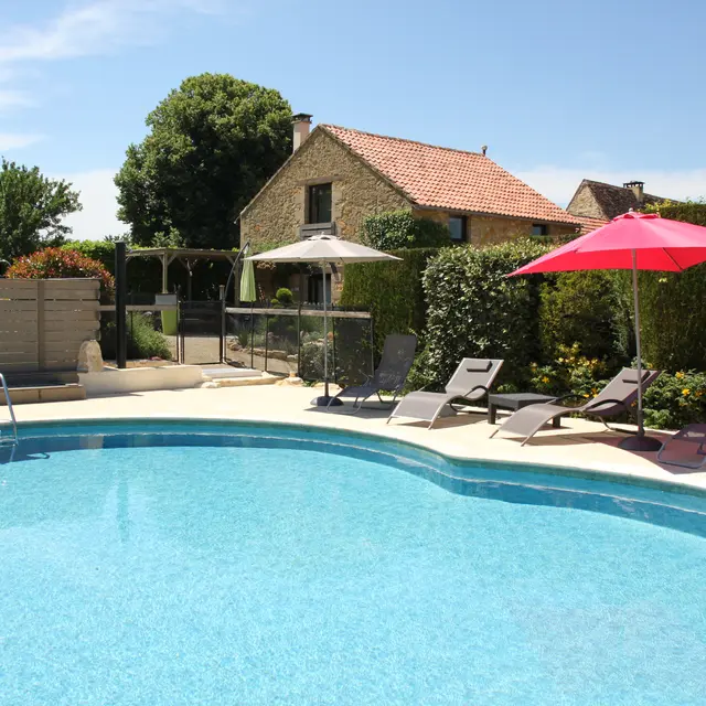 Le gite la prairie et sa piscine privée.