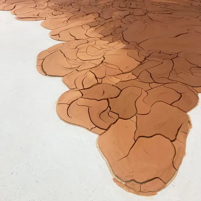 Julia Gault, (3)Julia Gault, Vague de chaleur, terre de faïence crue, dimensions