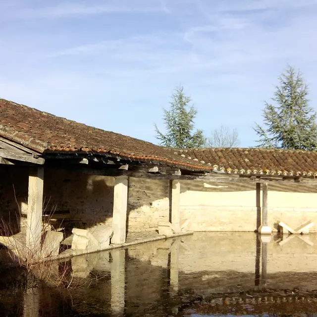 Lavoir papillon (Limogne)