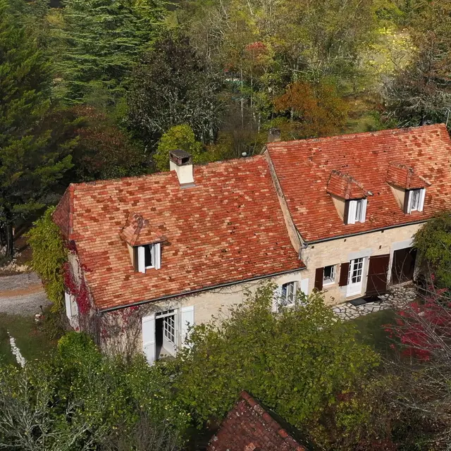 Les deux Gites P (volets blancs) et K (volets marron)