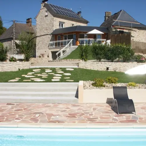 Location gîte de France Escure Batifouyé-vue piscine