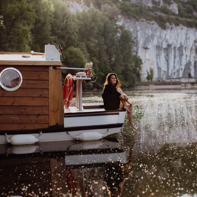 Moment suspendu sur la rivière