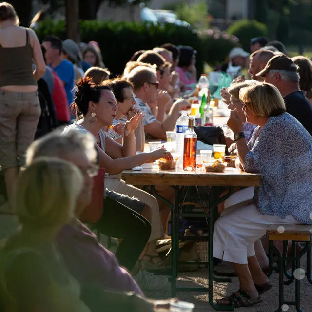 Marche_de_pays-Malika_Turin_-_Vallee_de_la_Dordogne-76-1200px
