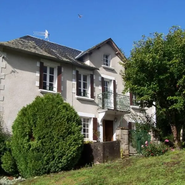 Meublé de tourisme-Farges-Saint Chamant (2)