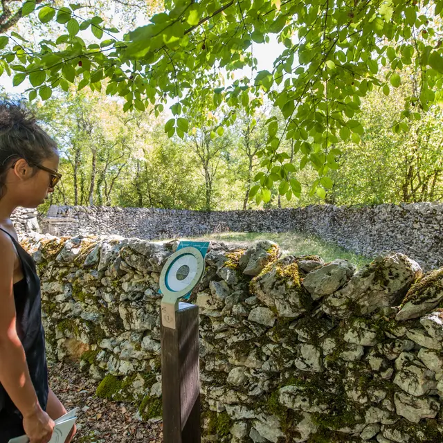 Fontanes du Causse - Découverte d'une Borne © Lot Tourisme - C. ORY