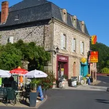 1lanteuil-correze-epicerie-bar-station-service-zeude-300x217