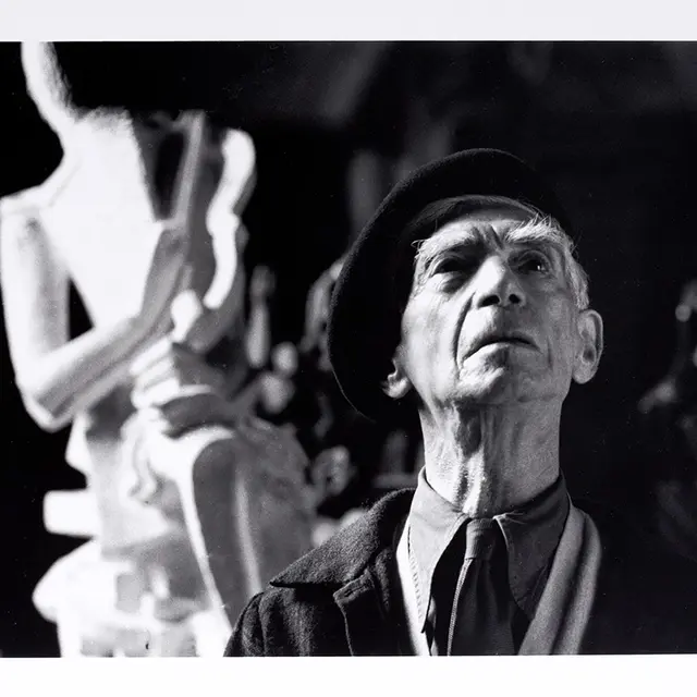 Ossip Zadkine dans son atelier