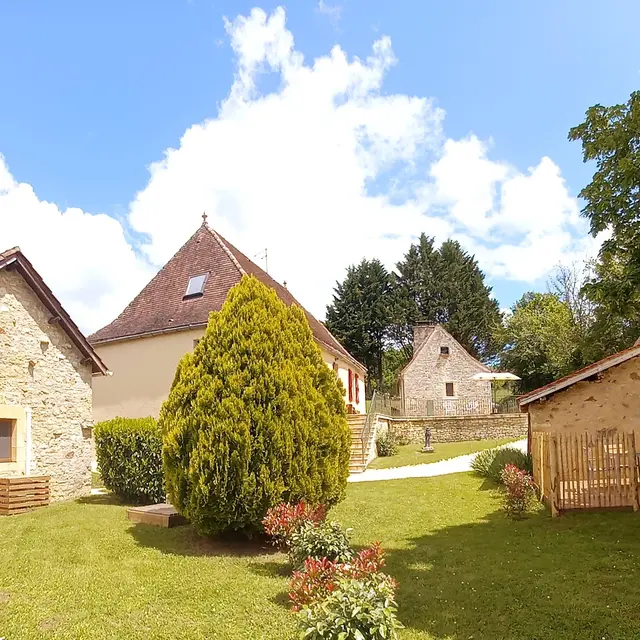 Domaine Le Martinet - gîtes au calme pour des adultes avec grande piscine