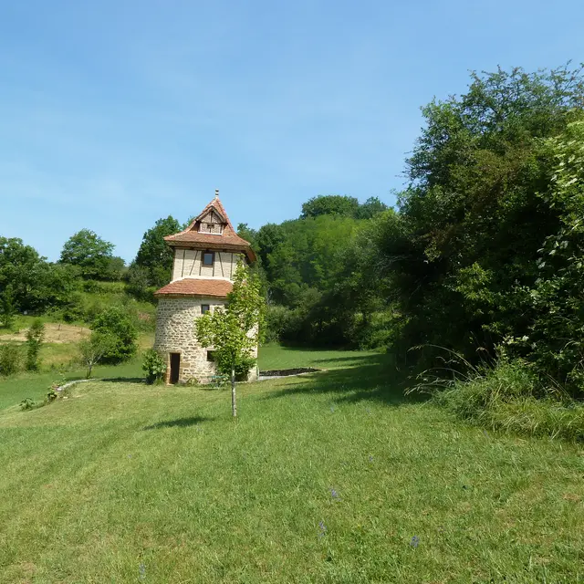 Le pigeonnier et son jardin