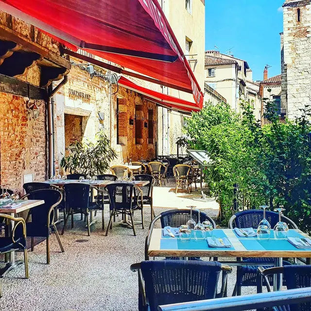 terrasse La Petite Auberge Cahors
