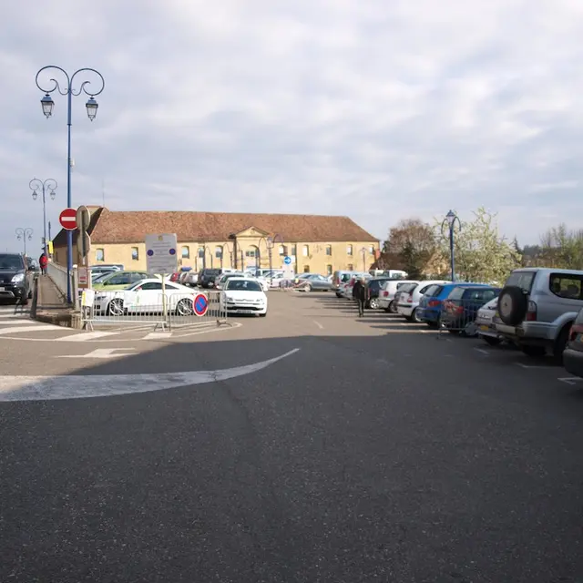 Parking Poste Gourdon