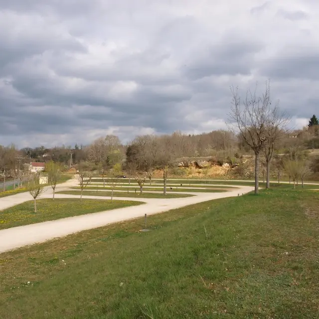 Parking Ecoute s il pleut Gourdon