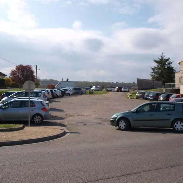 Parking Pont Gare Gourdon