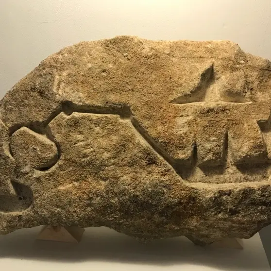 Pierre sculptée par Jean-Marie Massou