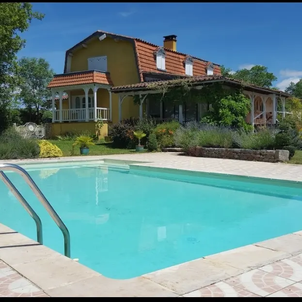 Screenshot_2025-10-08-12-37-37-158_com.airbnb.android-edit