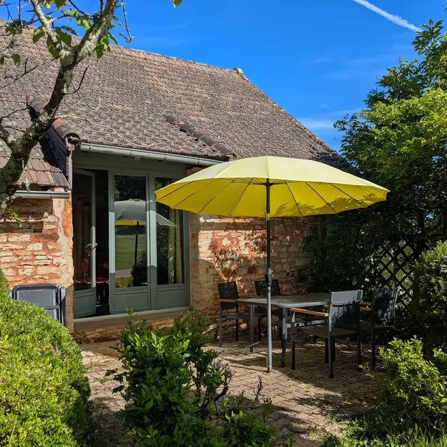 La Sauterelle (entrée et terrasse)