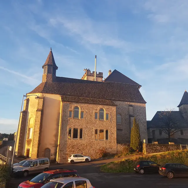 Servieres Chateau et eglise