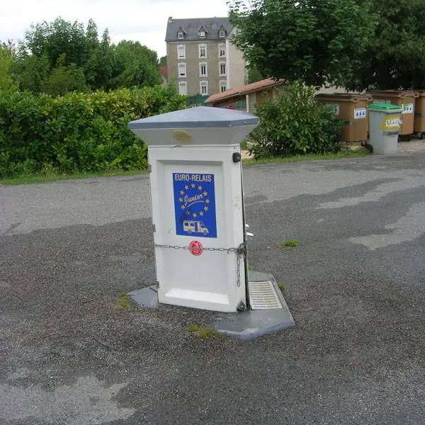 borne de services d'Alvignac