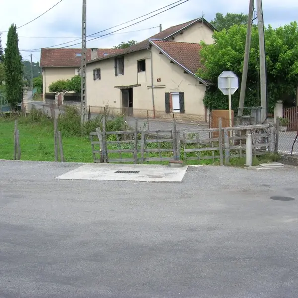borne de services de Bagnac