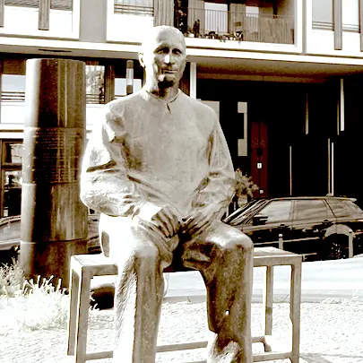 brecht-berlin-x-lg-1