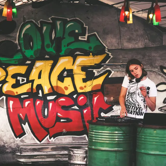 conor-samuel-AdnHBOr09i8-unsplash