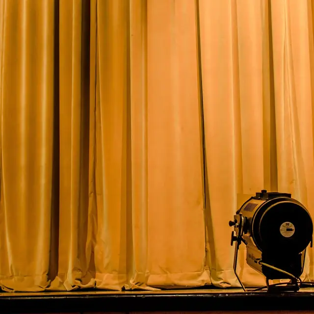 curtain-2539992_1280