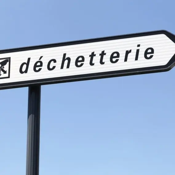 dechetterie-panneau-illustration-adobe-stock-854x569