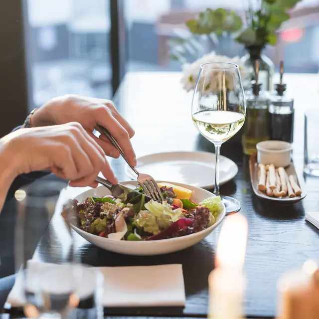 delicieux-plat-au-restaurant