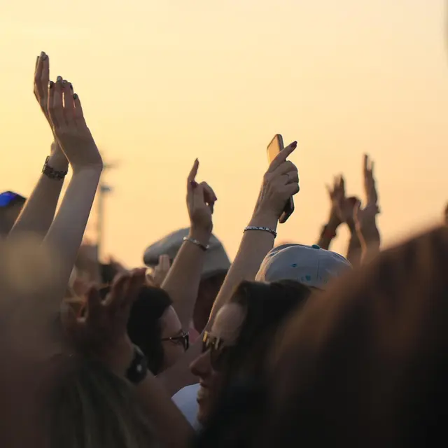 hands-4212584_1280
