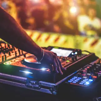DJ