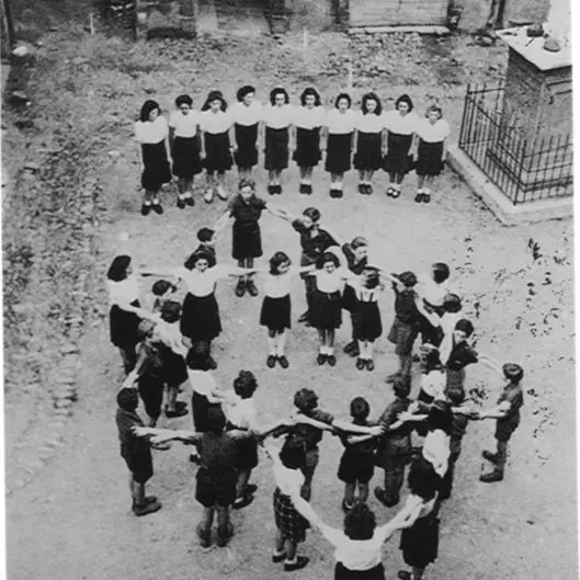Enfants Juifs formant l'étoile de David à Beaulieu