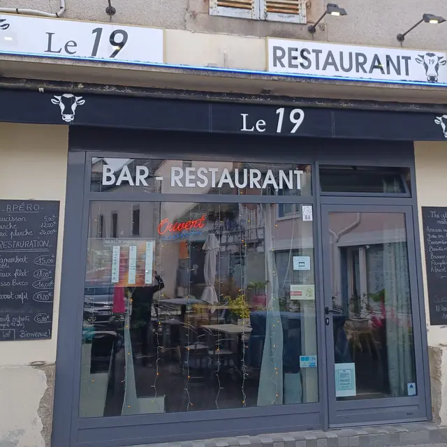 le 19 devanture