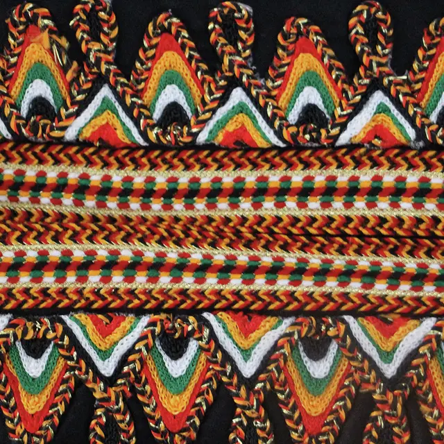 p8.1 ©Lisa TARARBIT_tissu kabyle