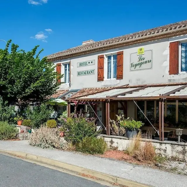 HOTAQU047FS00028_Tournon_Les Voyageurs_façade