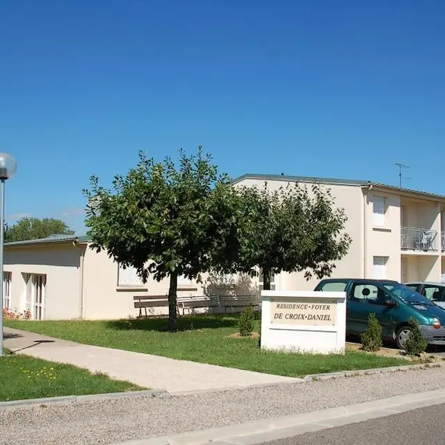 HCOLLAQU047V504HZ8_Tournon_FoyerCroixDaniel_extérieur