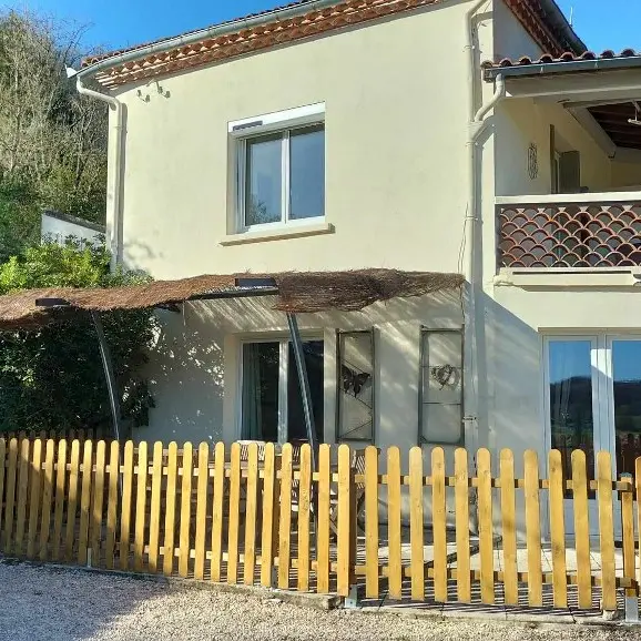 BELLEVUE_Gite-a-courbiac_terrasse -cloturée (1024x578)