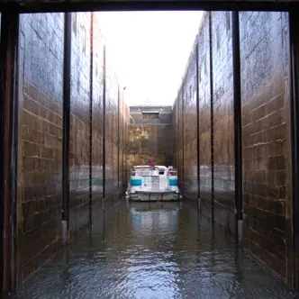 Castelmoron dans l'écluse