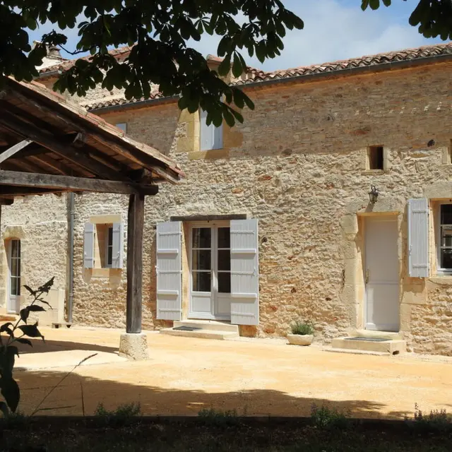 HLOAQU047V50GNL9_Blanquefort_Chambre en pierre_Gîte Villeréal_extérieur