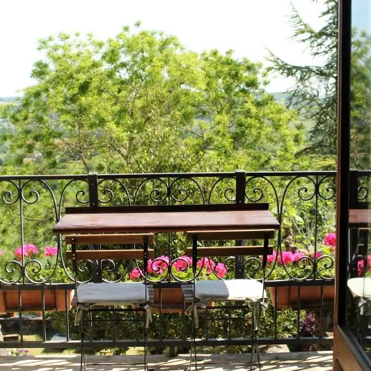 HLO_MaDamenFrance_Monclar_balcon