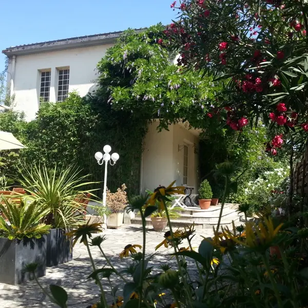 HOTLarésidence_VSL_patio