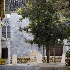 Place de l'Eglise Ste Foy, Pujols