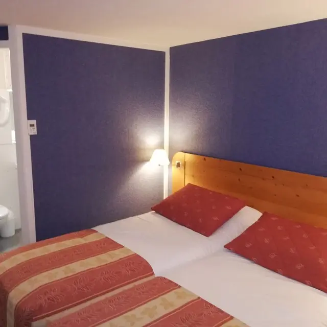 HOTAQU047FS0000W_Fumel_BritHôtel_chambre