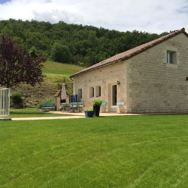 HLOAQU047FS00093_Tournon_gîtedelagrèze_Lacam_extérieur