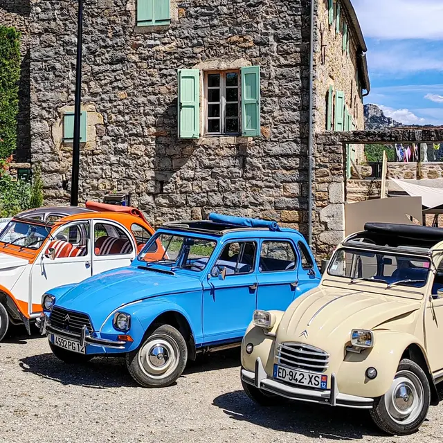 Escapade inoubliable au coeur des Gorges du Tarn a bord de le veritable 2cv .