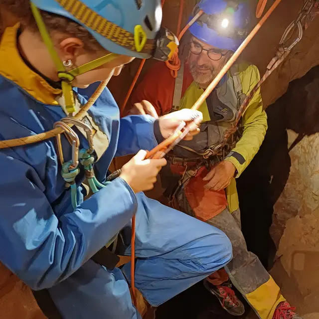 Spéléologie : Castelbouc 1  initiez-vous à la descente avec Tanara Aventure