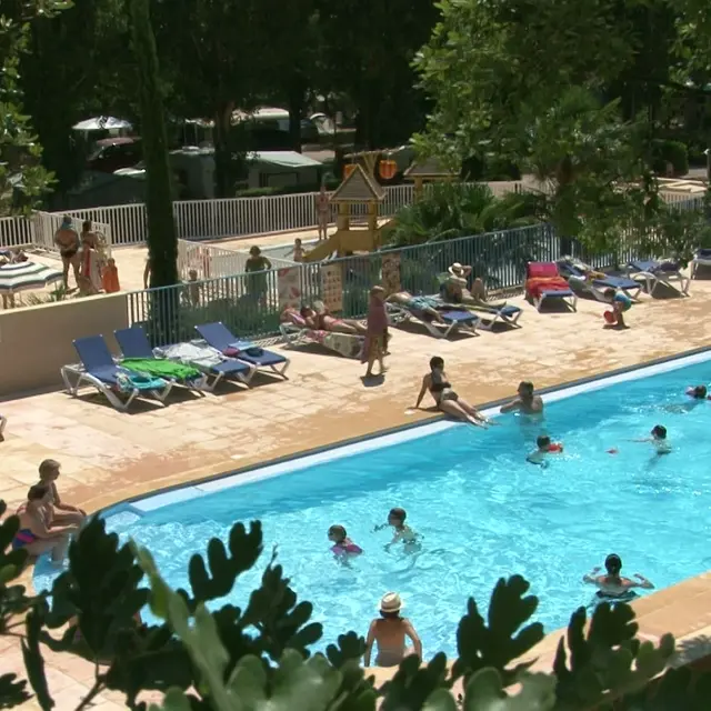 CAMPING DE PEYRELADE - Bassin de nage
