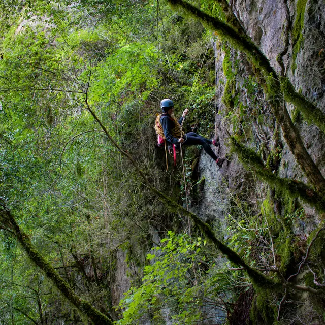 Descente de ravine en rappels
